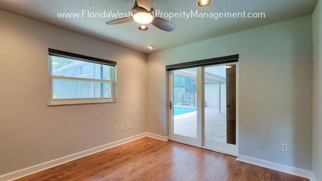 Building Photo - CLASSIC SARASOTA POOL HOME WITH UPDATES AN...