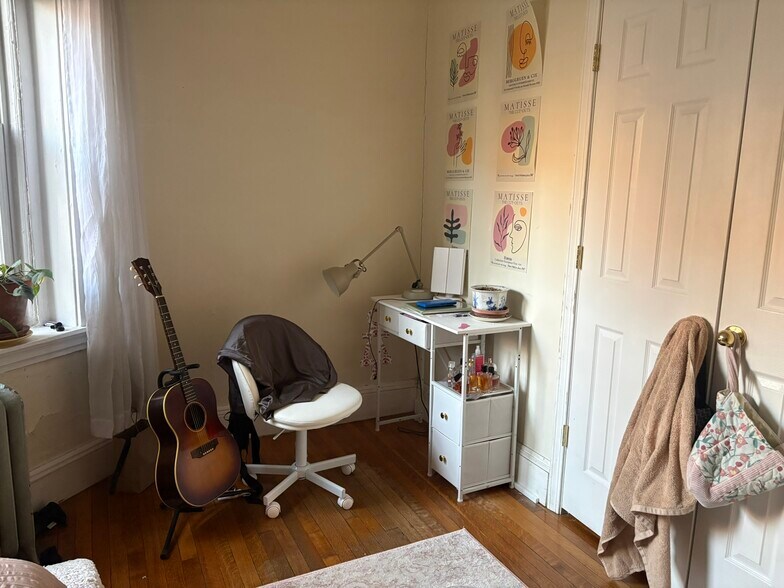 Building Photo - 56 Egmont St