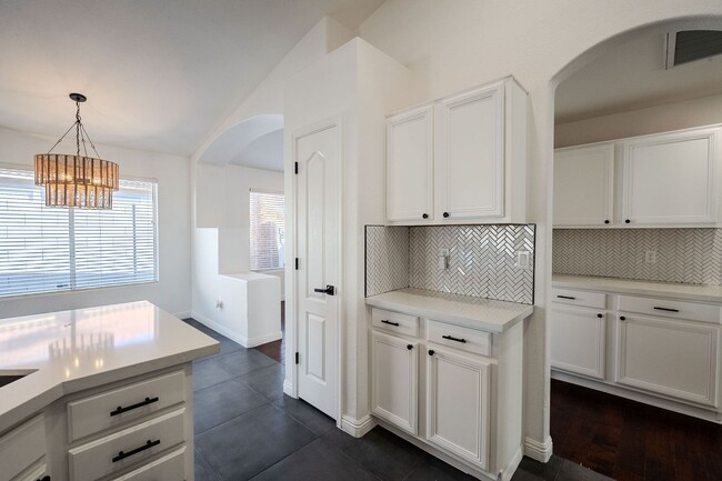 Building Photo - YEAR END MOVE IN SPECIAL!  NEWLY RENOVATED...