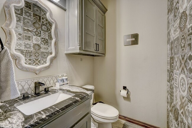 Building Photo - 4009 NE Realtree Dr