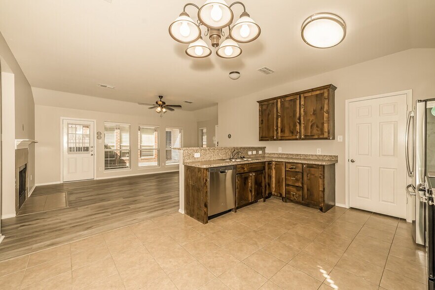 Building Photo - 1108 Savage Dr