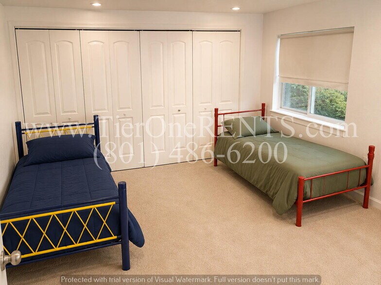 Building Photo - This property offers a NO DEPOSIT option available for qualified renters!