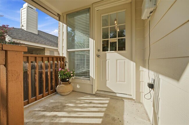 Building Photo - 12521 Canyon Glen Dr