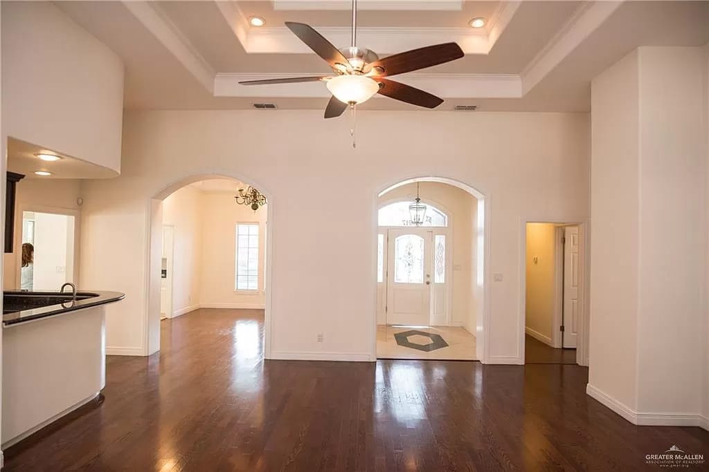 Building Photo - 5917 N Cynthia St