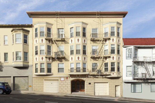 Building Photo - 140 Duboce