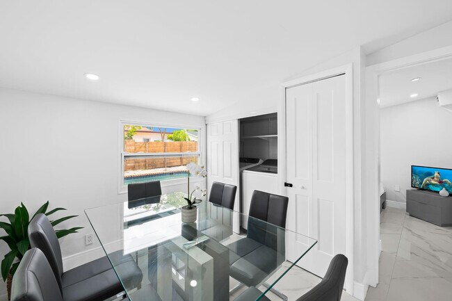 Building Photo - 865 NE 23rd Terrace