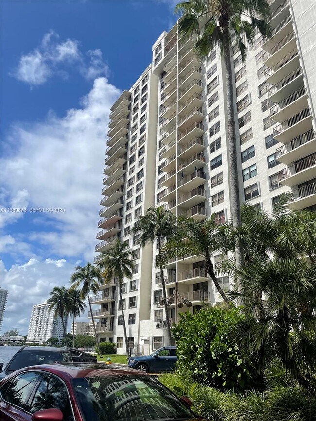 Building Photo - 18151 NE 31st Ct