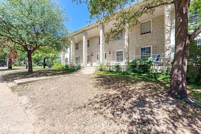 Building Photo - Spacious 14-Bedroom Property Ideal for Gro...
