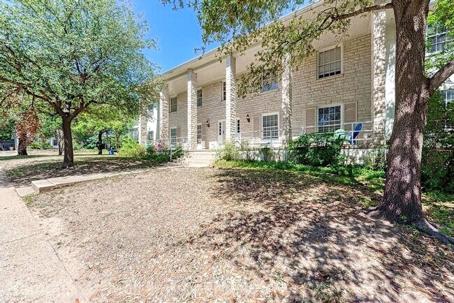 Building Photo - Spacious 14-Bedroom Property Ideal for Groups & Organizations