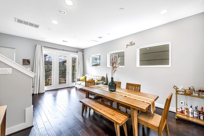 Building Photo - 3105 Gillespie St