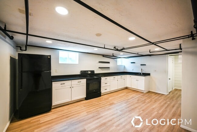 Building Photo - Newly Remodeled Home in Excellent Location!