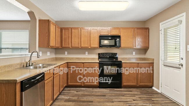 Building Photo - 233 Willow Crest