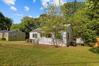 Building Photo - Fully Renovated Center Point Bungalow