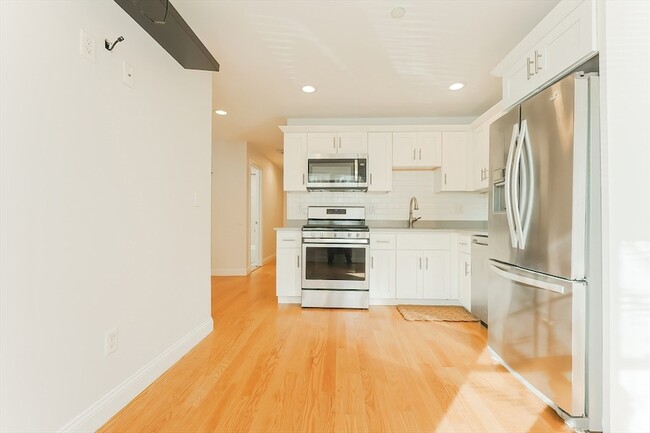 Building Photo - 375 Dorchester St
