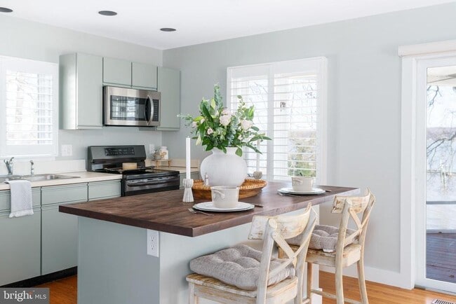 Building Photo - 26 Park Ln