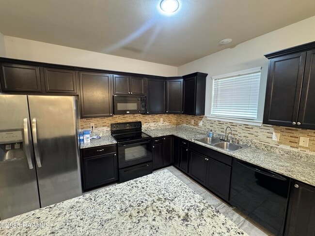 Building Photo - 406 Gray Birch Lp