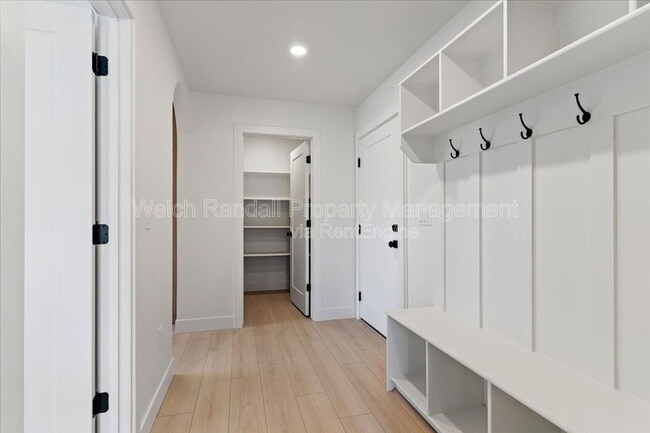 Building Photo - 837 E 3rd N