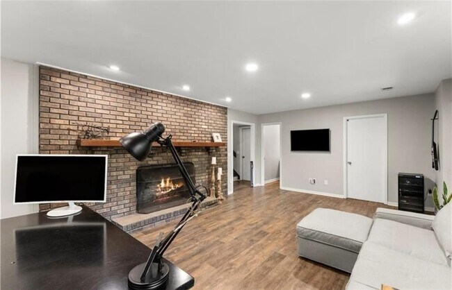 Building Photo - 230 Summerfield Dr