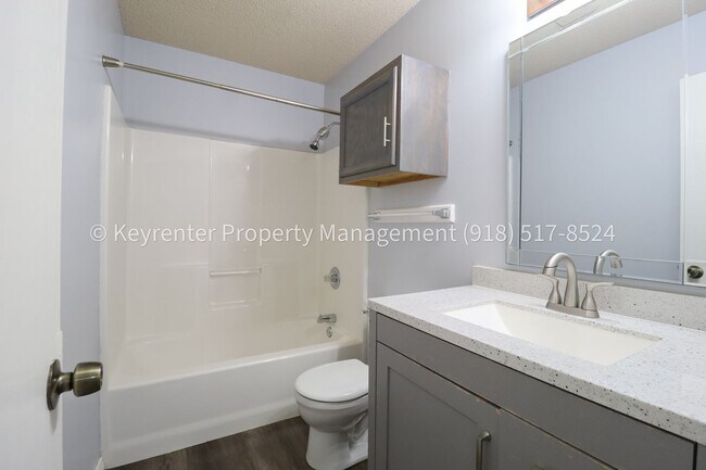 Building Photo - 3 Bed | 2 Bath in Owasso!