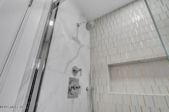 Building Photo - 1 Robin Dr