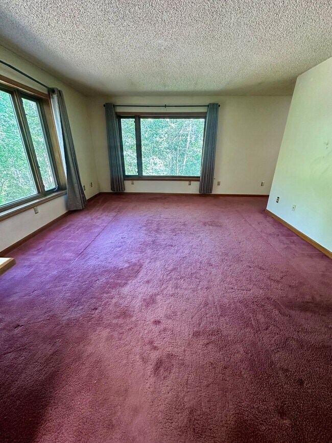 Building Photo - ALL UTILITIES INCLUDED! Spacious 1 Bed, 1 Bath Unit