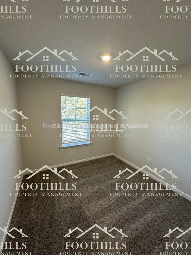 Building Photo - 226 Islay Way