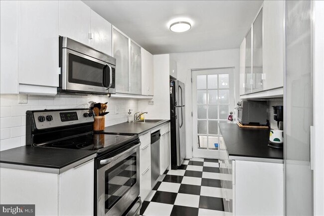 Building Photo - 2624 E Harold St