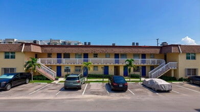 Building Photo - 1204 S Lake Dr