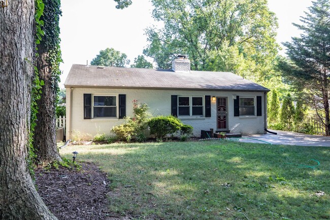 Building Photo - 3 Bed 2 Bath - Silver Spring Rambler - Upd...