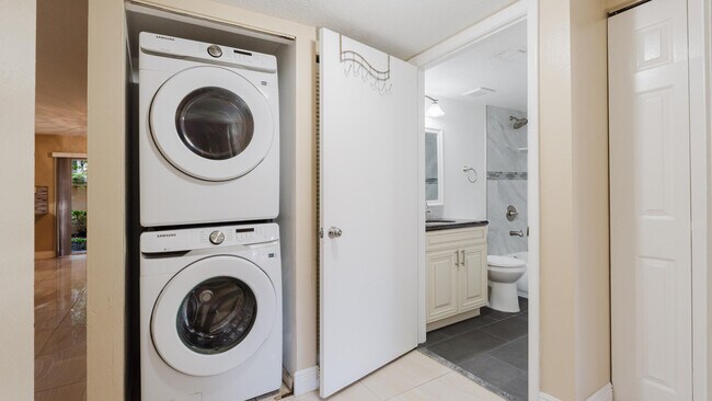 Building Photo - 3760 N Jog Rd