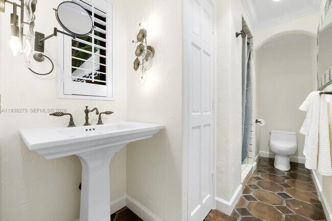 Building Photo - 226 Chilean Ave