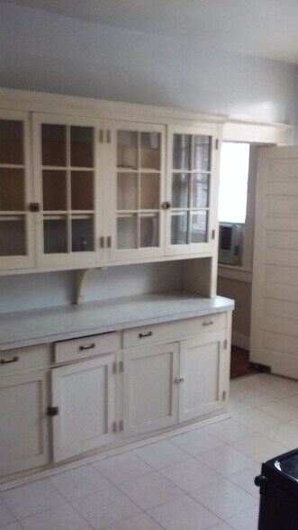 Building Photo - 153 Holbrook Ave