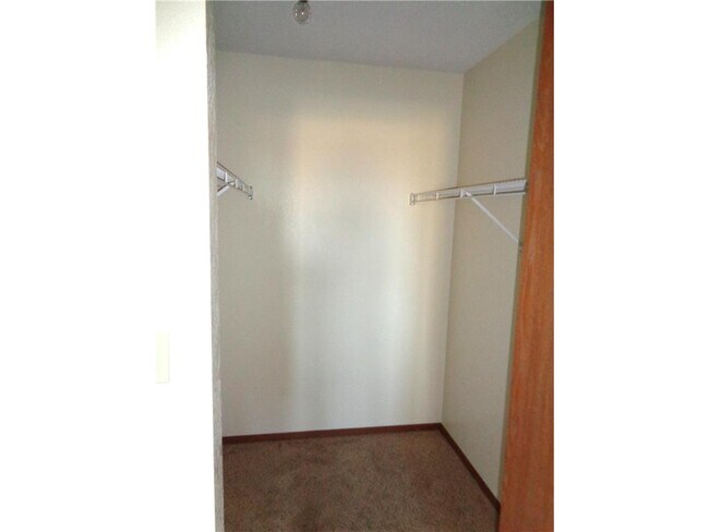 Building Photo - 910 Hengen St