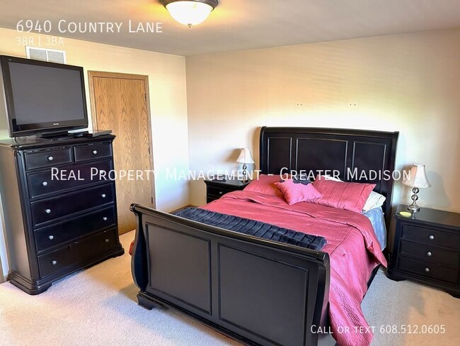Building Photo - 6940 Country Ln