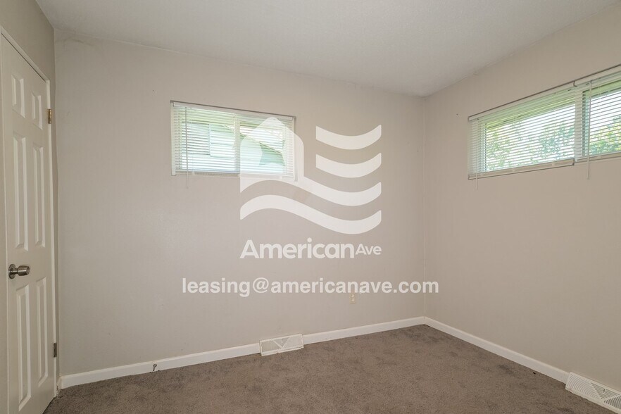 Building Photo - 10156 Ventura Dr