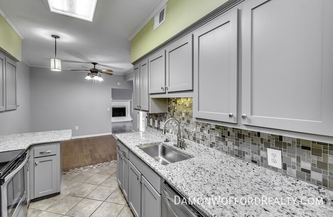 Building Photo - 34 Park Crest Pl