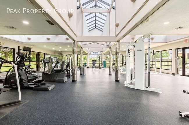 Building Photo - 2017 Queensgate Ln