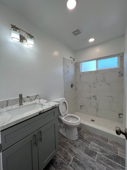 Building Photo - 2333 S Mansfield Ave