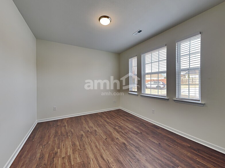 Building Photo - 216 Giants Ridge Rd