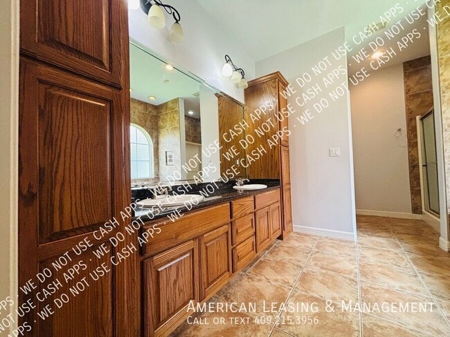 Building Photo - 3520 Canyon Ln