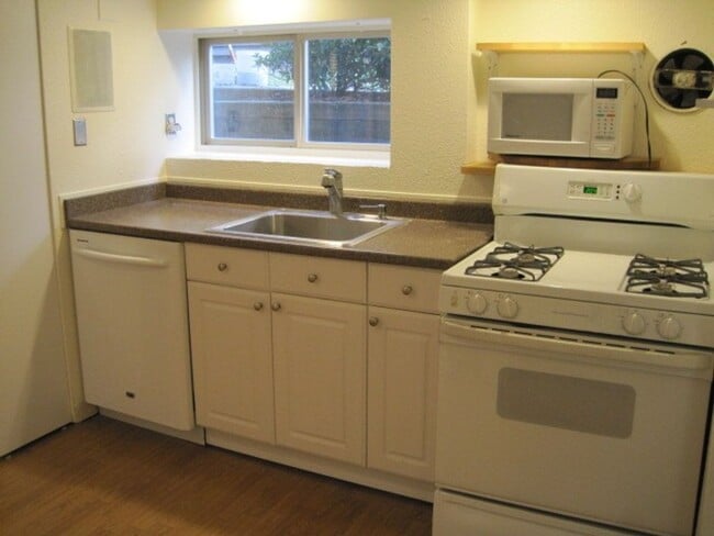 Building Photo - 549