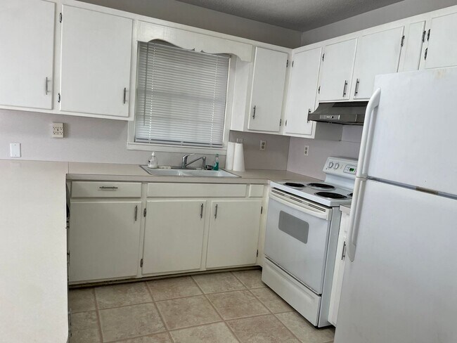 Building Photo - Charming Winter-Ready Home – Yours for $1,825/mo