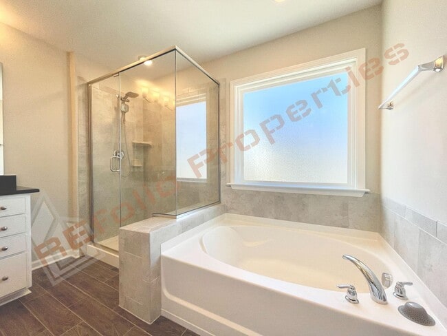 Building Photo - Beautiful End Unit 3 Story 3 bedroom, 3.5 bathroom Townhome with 2 Car-Garage in 540 Townes subdi...