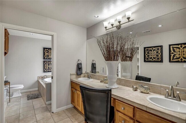 Building Photo - 6702 Elfland Dr