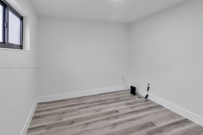 Building Photo - 4037 SW 65th Ave