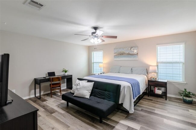 Building Photo - 904 Strickling Dr