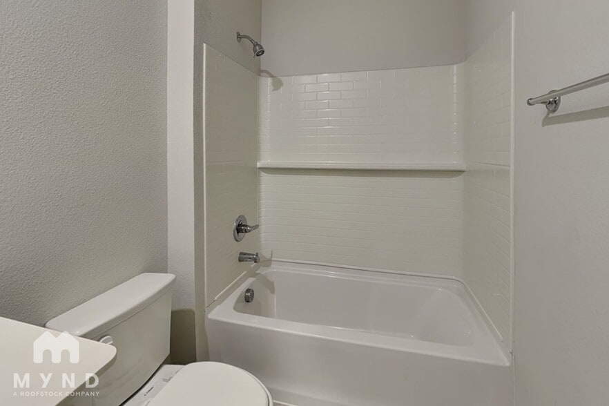 Building Photo - 545 Meadow Run Dr
