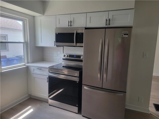 Primary Photo - 2404 Bancroft St