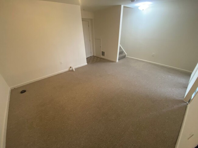 Building Photo - Application Fee Waived For Fall! A spacious three bedroom, two and one half bath townhouse locate...