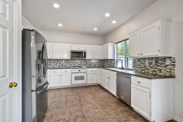 Building Photo - 5478 Alexandrine Ct